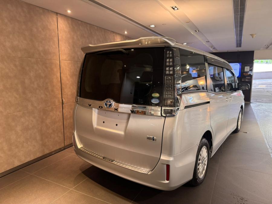 Voxy Hybrid - Image 7